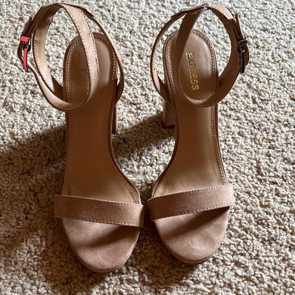 Express Heels - Picture 5 of 5